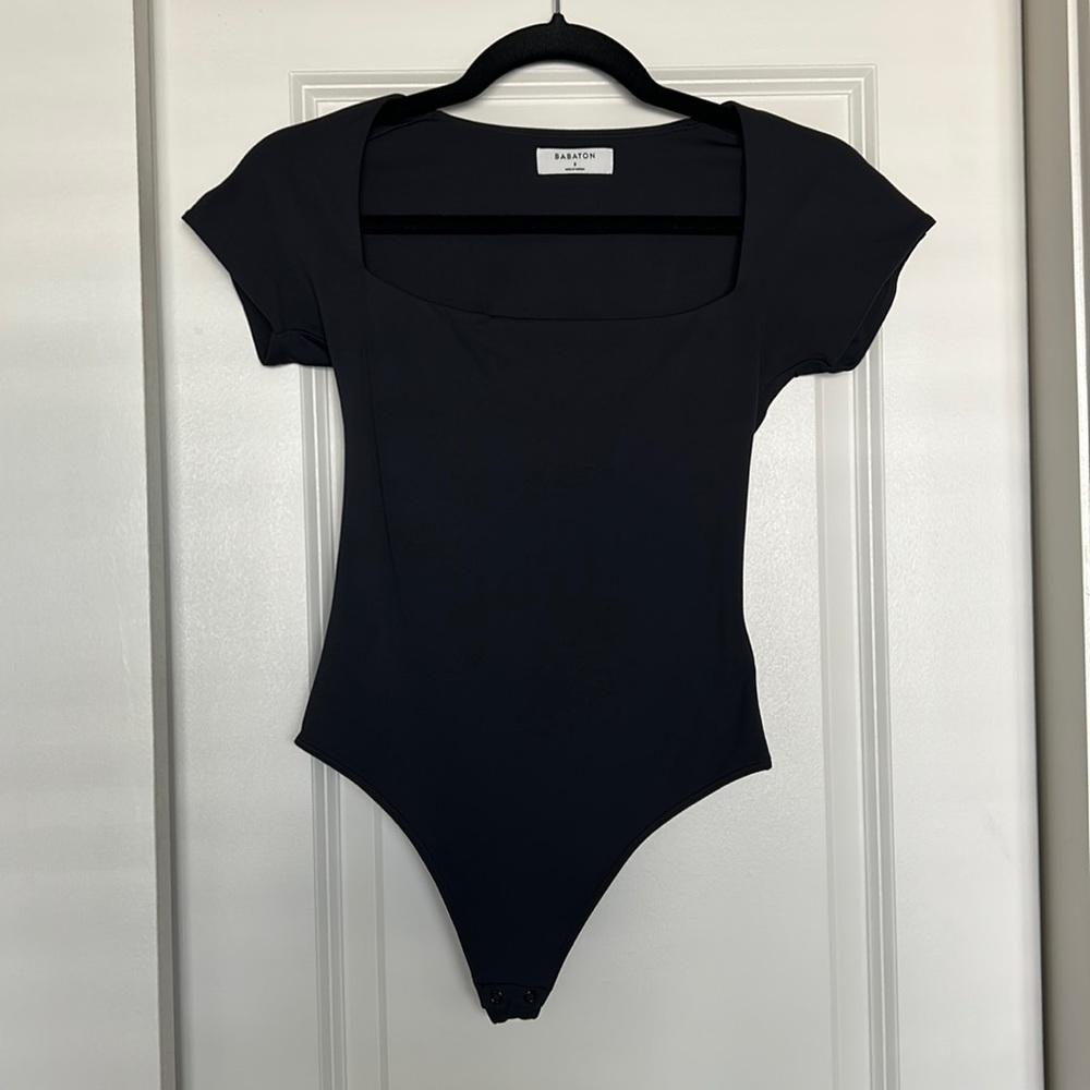 Aritzia Babaton Contour Squareneck Shortsleeve Bodysuit (S)